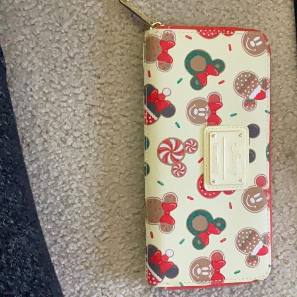 Loungefly Disney wallet. Good condition only used once.  Leather material.